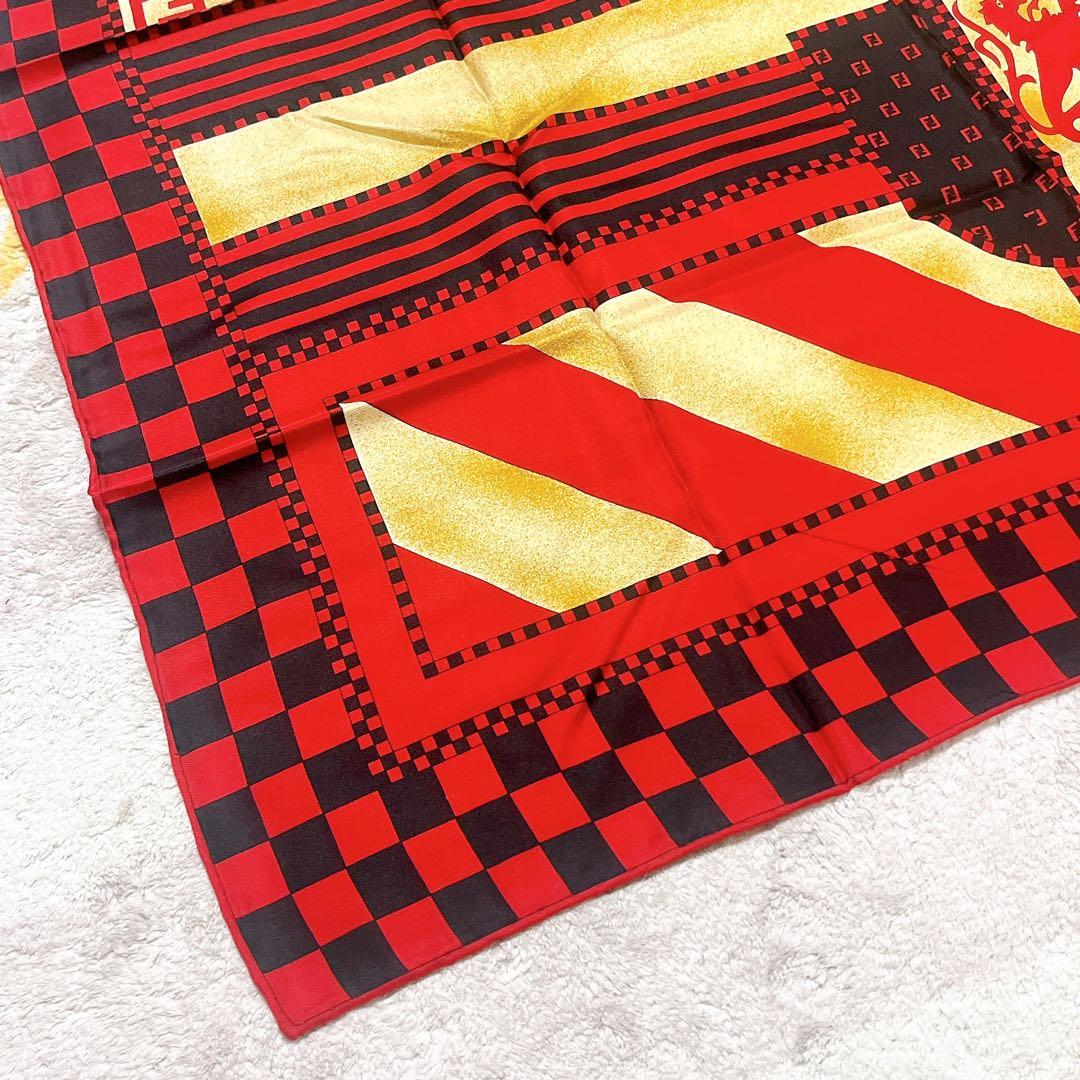 Fendi フェンディ スカーフ 赤・黒・金 シルク100% 大判 - メルカリ