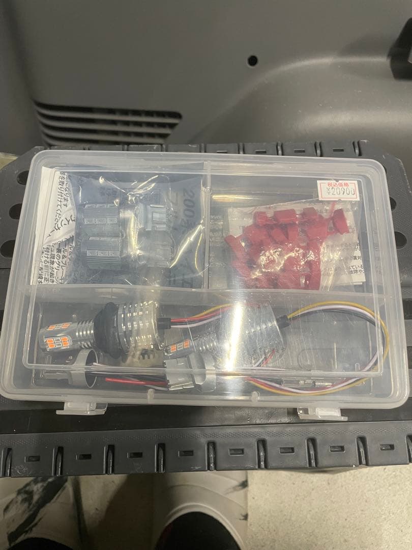 200系ハイエースWORLD製フルレッドキット