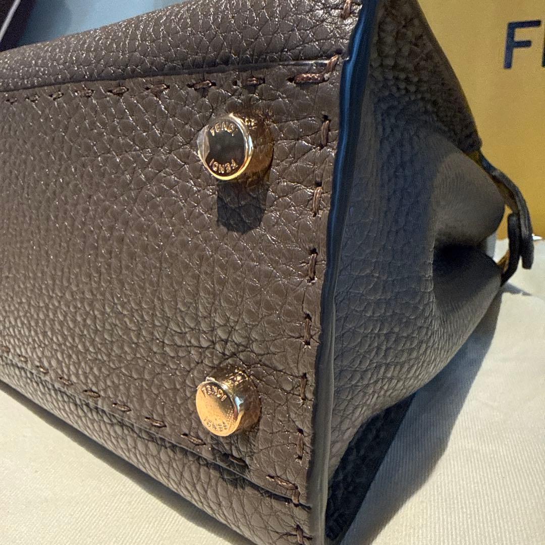 FENDIピーカブーアイコニックエッセンシャリー,ワンダーズキーホルダー