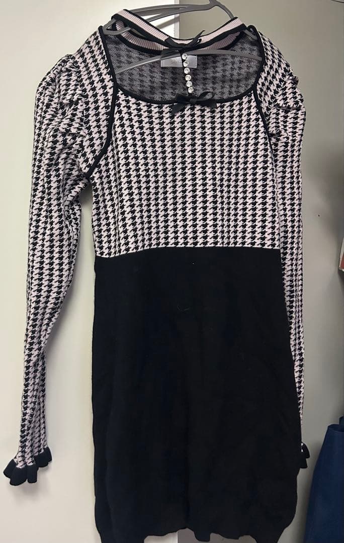 pium ビジューチョーカーニットワンピース - メルカリ