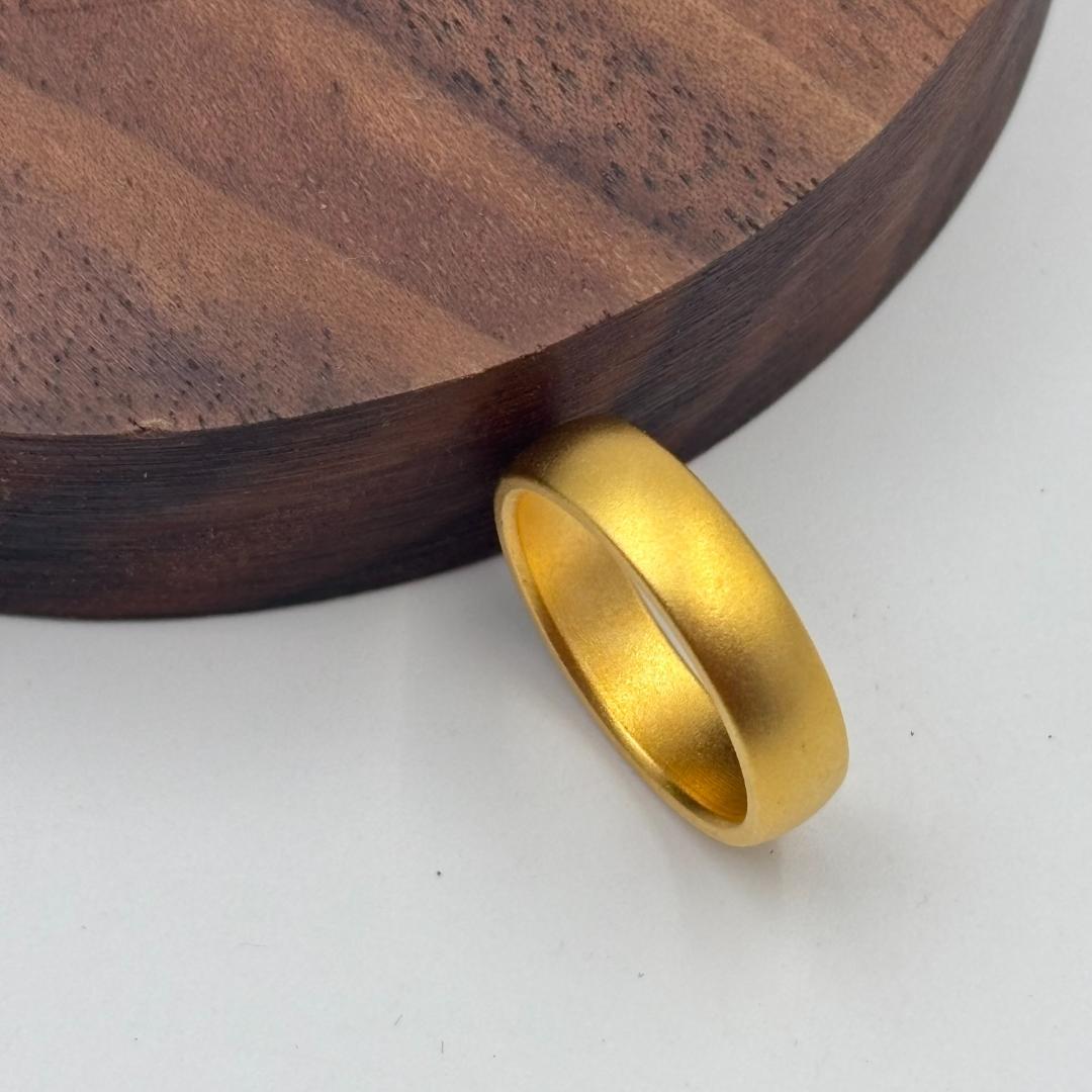 遺品整理 999 刻印あり金色の金属製リング 3.95g 幅5.0mm