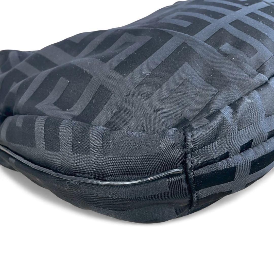 美品 ジバンシィ ワンショルダーバッグ ホーボー 4Gロゴ ナイロン