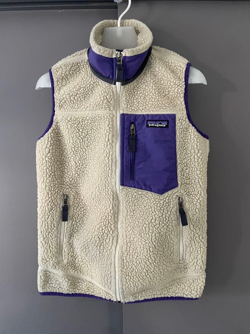 patagonia フリースベスト アイボリー/パープル - メルカリ