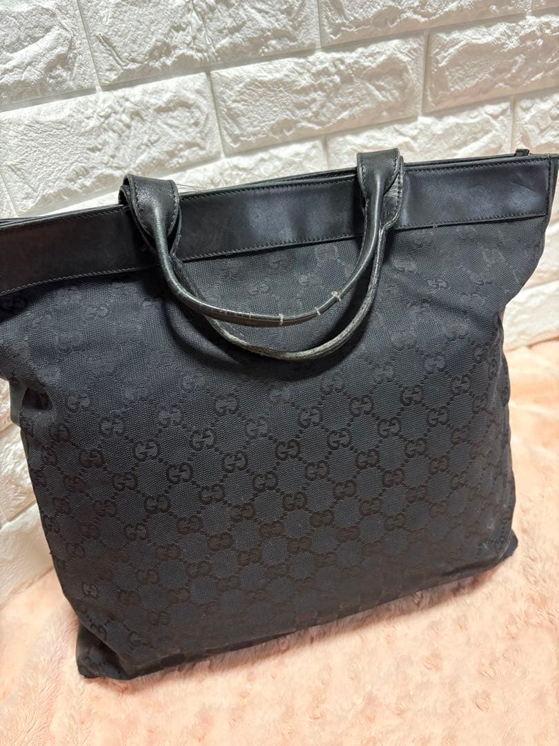 ハ*ミ様 GUCCI ブラック トートバッグ ロゴ入り K107852479 - バッグ