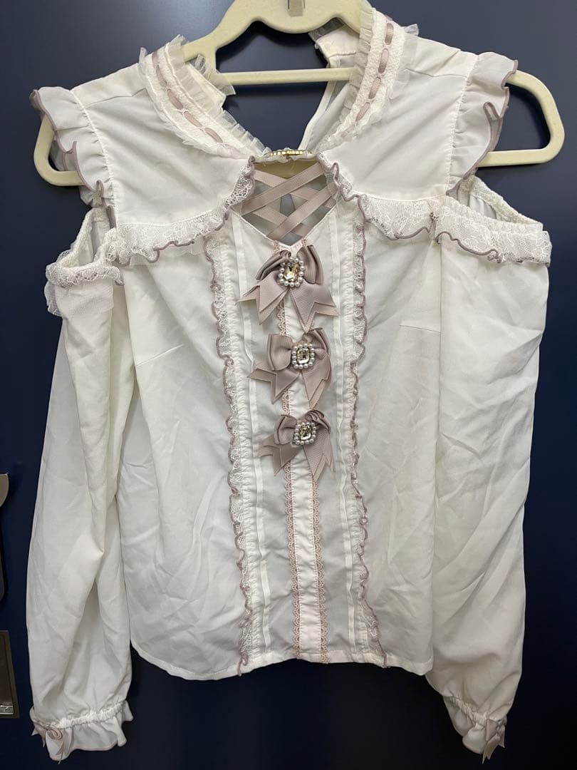 LIZ LISA 3つリボンハートチョーカーブラウス ホワイトxピンク - メルカリ