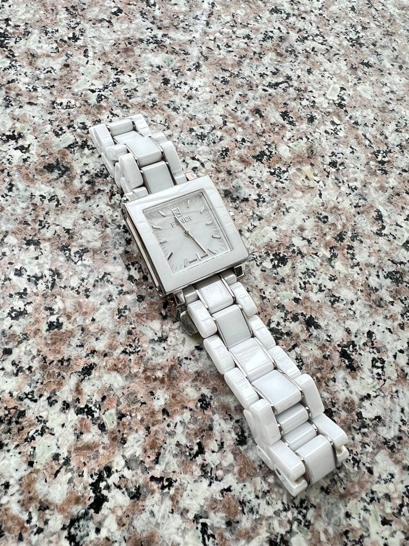 週末セール！Fendi セラミックホワイト 時計 白 - メルカリ