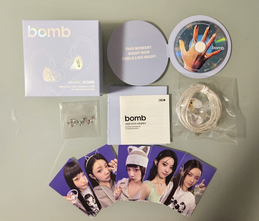 ILLIT アイリットbomb Merch ver イヤモニ風イヤホン - メルカリ