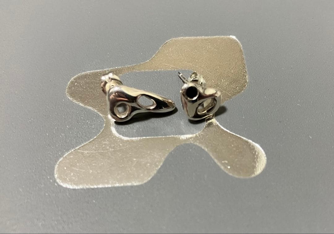 STRONG IRIS EARRINGS ours - メルカリ