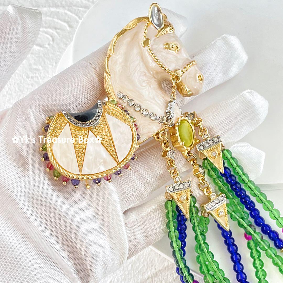 Z284/マットゴールド エナメル 馬 ホース瑠璃ビーズタッセルブローチ