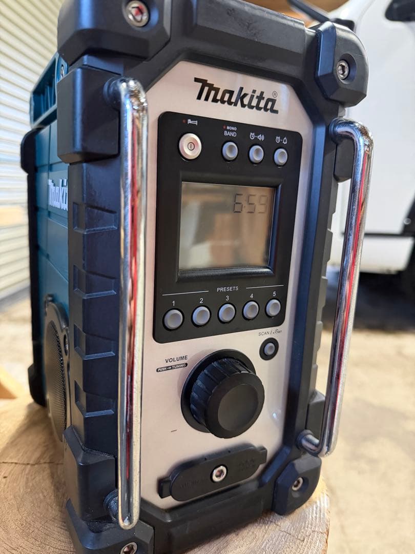 マキタmakita充電式ラジオ MR107 - メルカリ