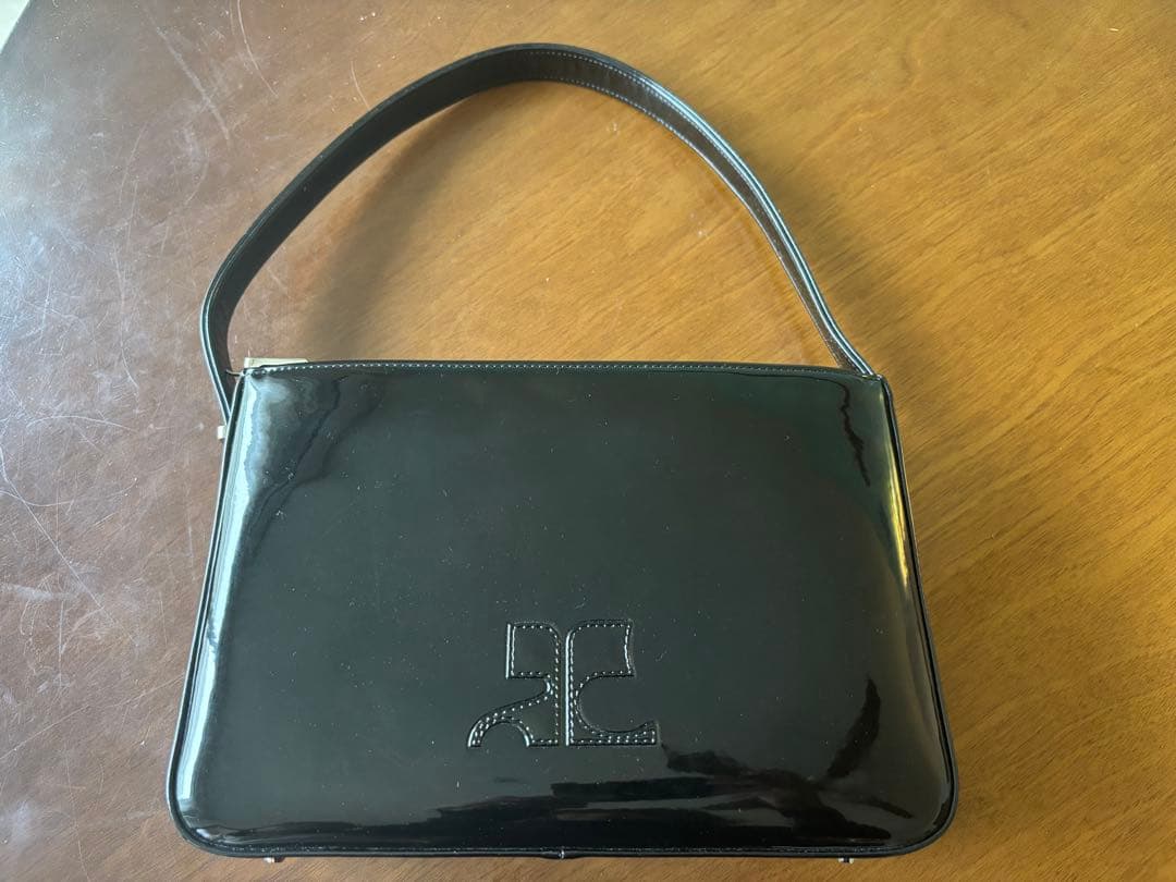 Courreges ブラックショルダーバッグ 中古・古着通販】courreges (クレージュ) レザーショルダーバッグ