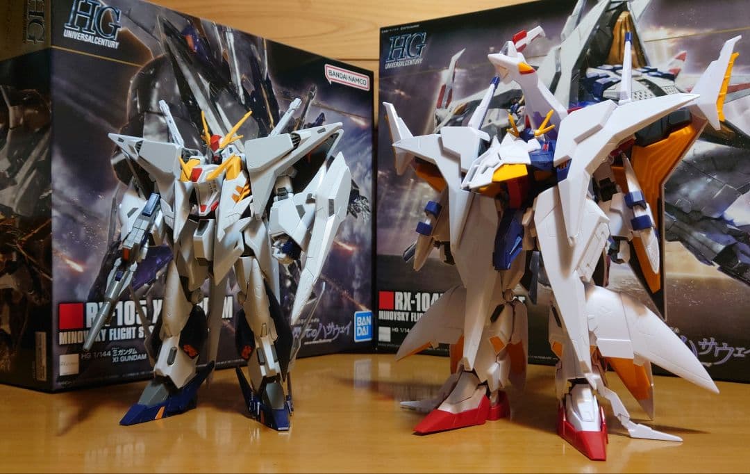 ①バンダイHG1/144 Ξ（クスィー）ガンダム＆②ペーネロペー完成品