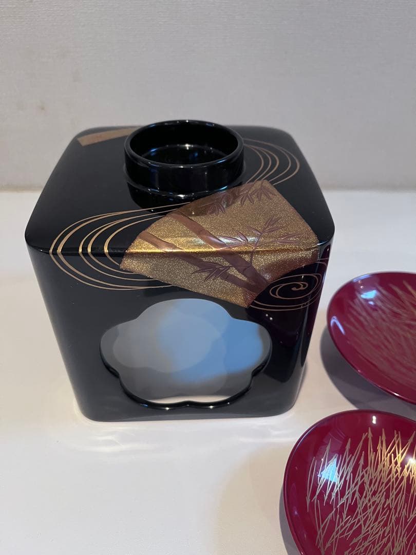 未使用】輪島塗 蒔絵 三段重箱 お屠蘇 盃 酒器セット 中島忠平の作品