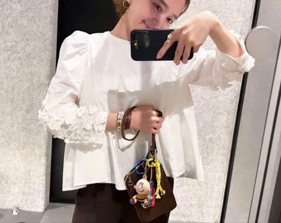 shirocon YORIブラウス パフューム スリーブ ホワイト サイズ３８ 新品タグ付】shiroconパフュームブラウス 38 yori - メルカリ