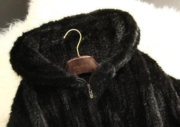 本物限定 軽やかなシルエットが素敵 柔らかミンクケープポンチョ 黒