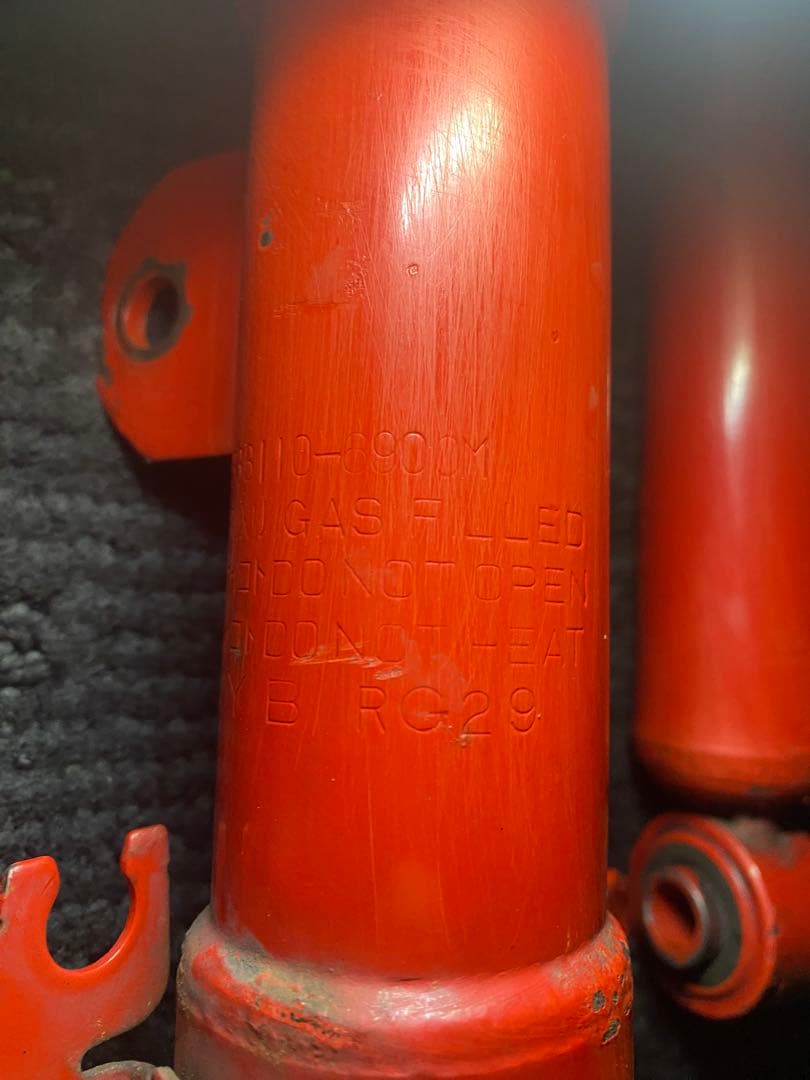 た*し様 赤いショックアブソーバーセット 524-101-6600M - メルカリ