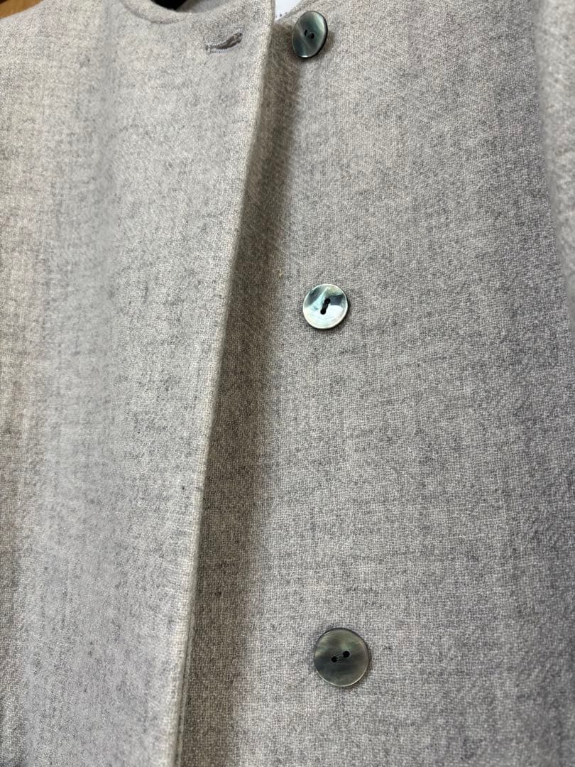 北欧暮らしの道具店 柔らかシルエットのノーカラーコート ライトグレー