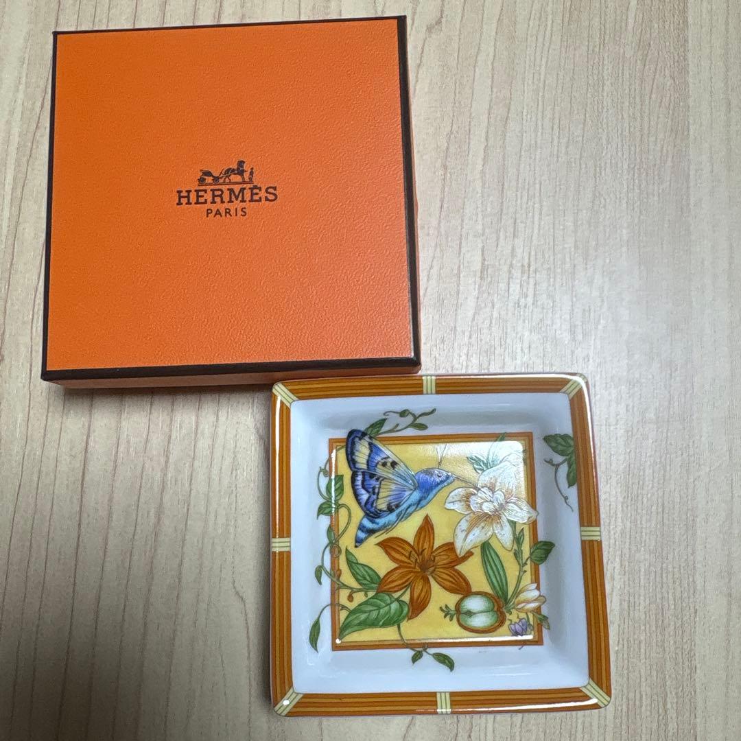 HERMES 花と蝶の陶器トレイオレンジ マルチカラー アクセサリートレイとして 楽天市場】【楽天スーパーSALE限定クーポン配布中】小鳥 コトリ ことり
