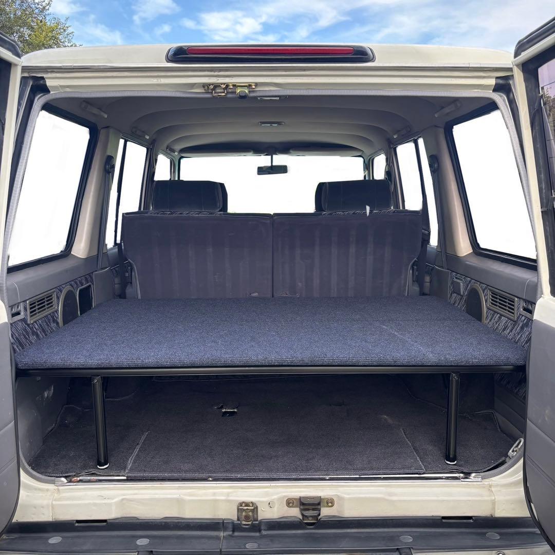 ランクル70系各車種・78プラド ブラックフレーム・天板付き ベッド