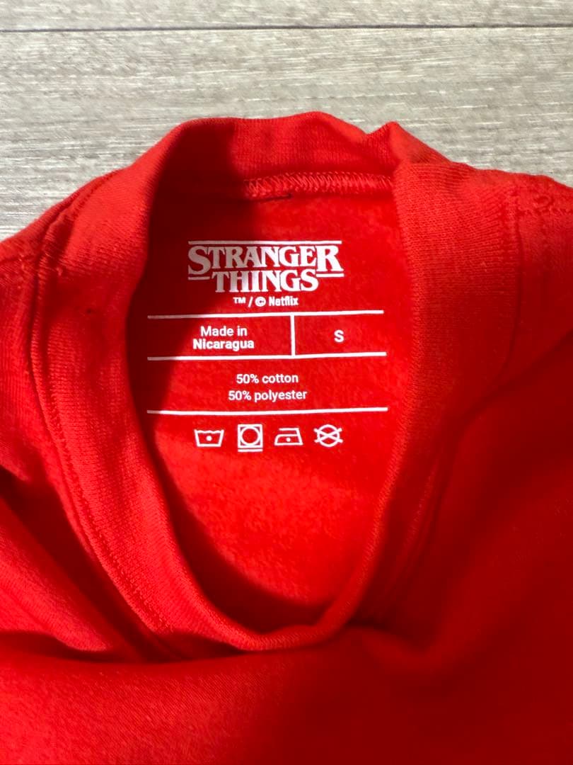 ストレンジャーシングス WSQK トレーナー Sサイズ - メルカリ