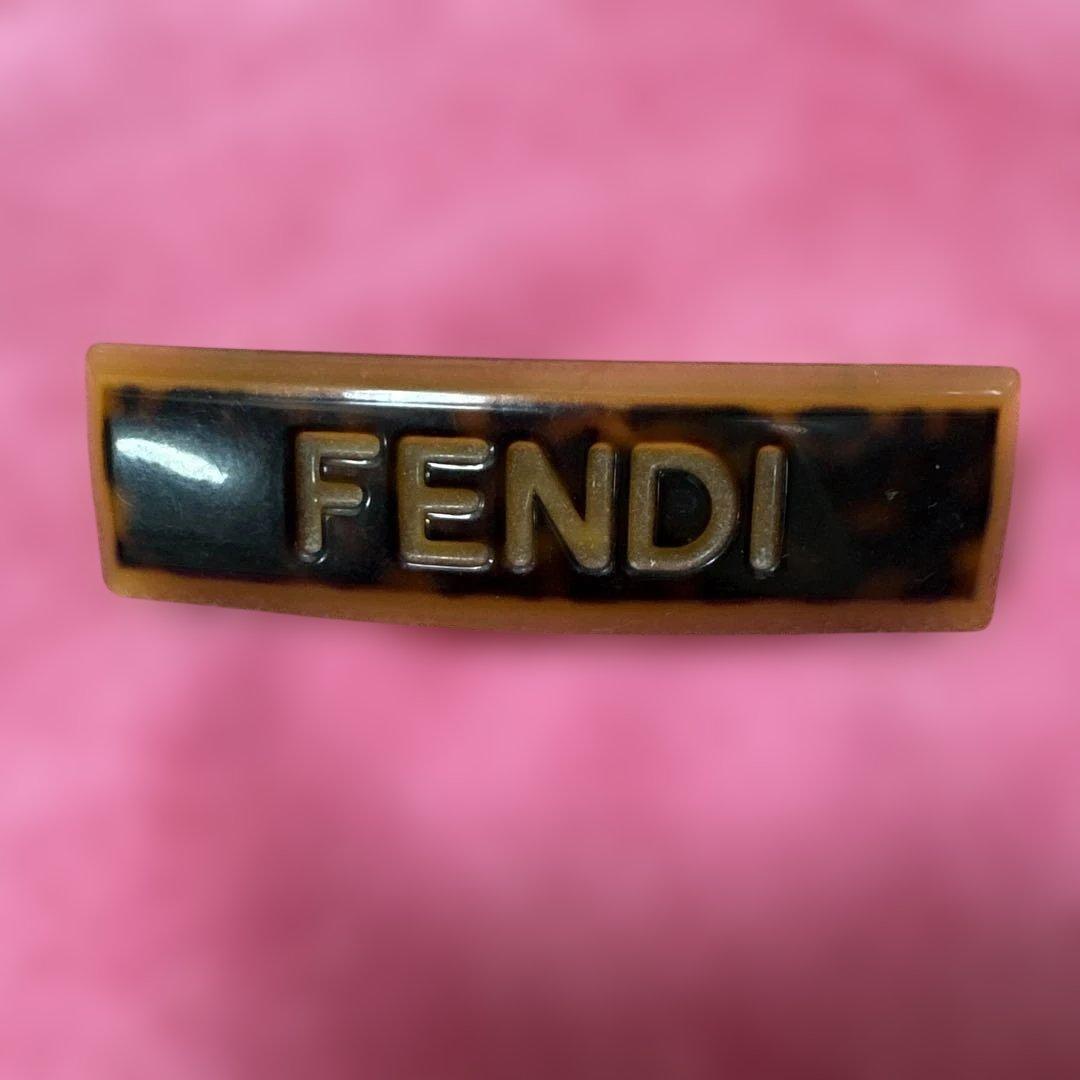最終お値下げ❗️FENDI ロゴ バレッタ - メルカリ