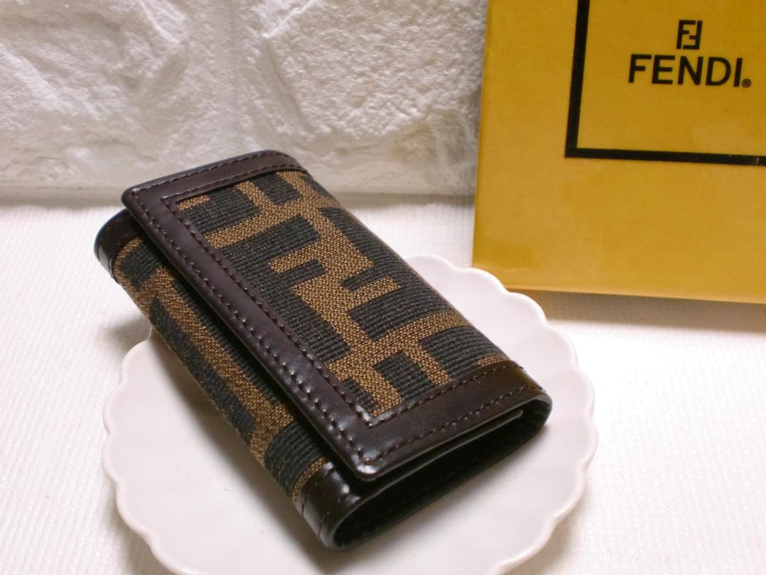 新品■FENDI■6連キーケース♪■ズッカ■ブラウン♪