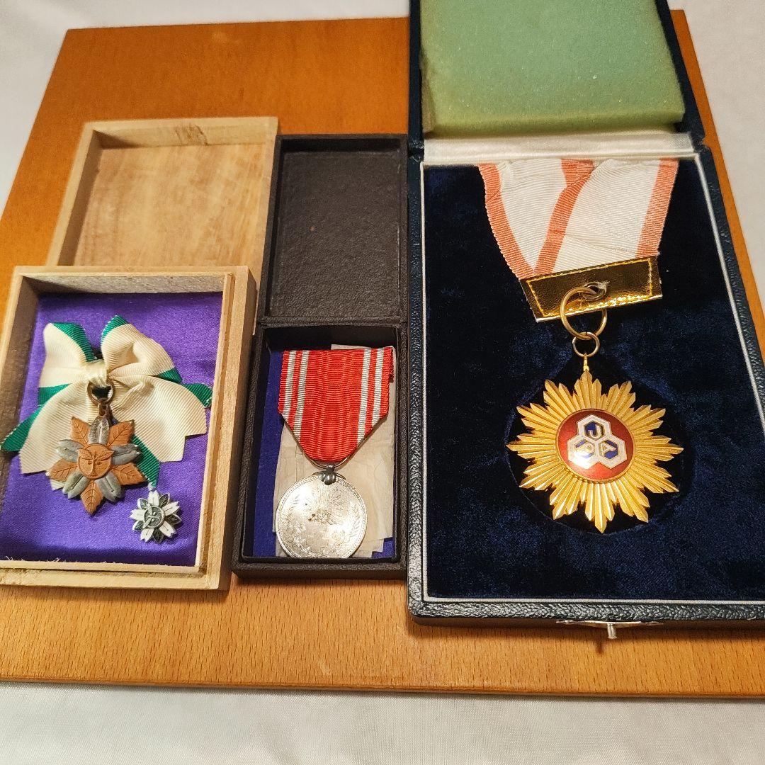 赤十字社特別社員章 日本善行会銅章 日本薬剤師会有功賞 三個セット