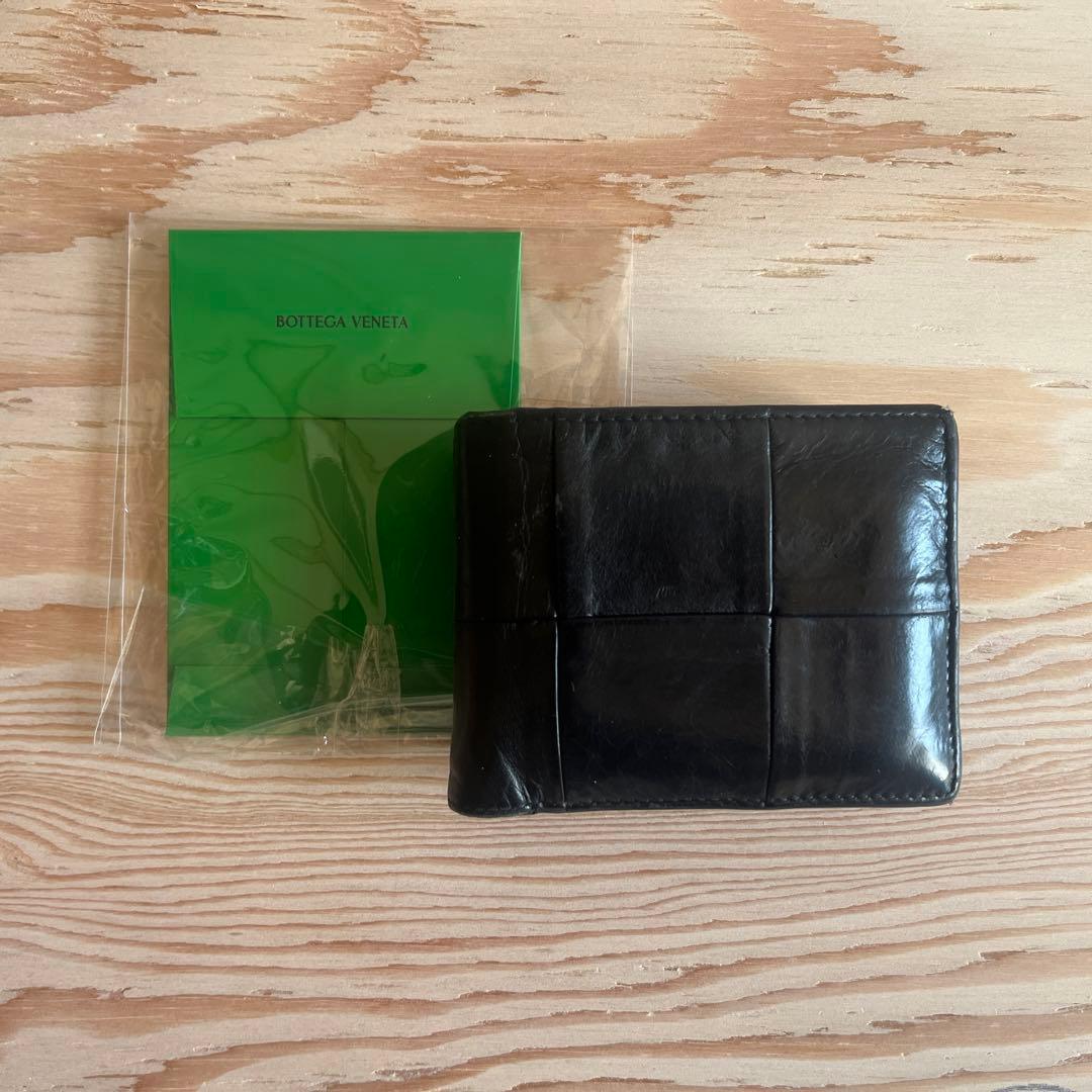 中古 BOTTEGA VENETA ブラック 二つ折り財布 - メルカリ