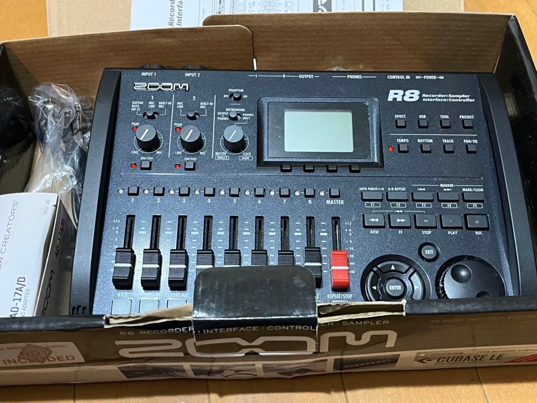ZOOM R8 マルチトラックレコーダー　美品！ 楽天市場】ZOOM R8 マルチトラックレコーダー新品 Recorder/Interface