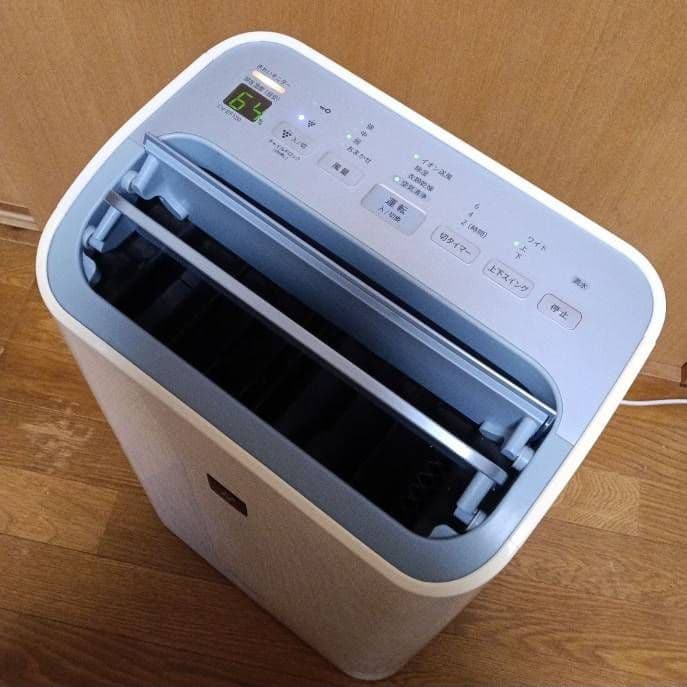 シャープ空気清浄機能付き除湿機。 2015年製。