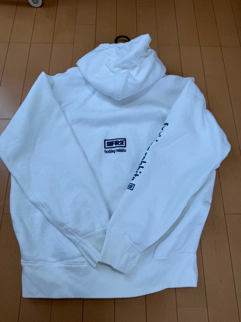 fr2 ボックスロゴパーカー白 Mサイズ - メルカリ