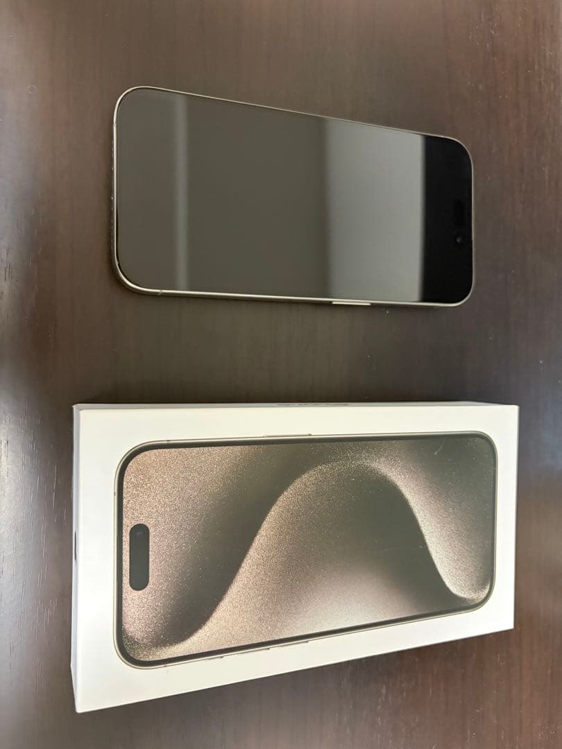 【美品】Apple iPhone 15 Pro 256GBナチュラルチタニウム iPhone 15 Pro 256GB - ナチュラルチタニウム（SIMフリー）[整備済製品