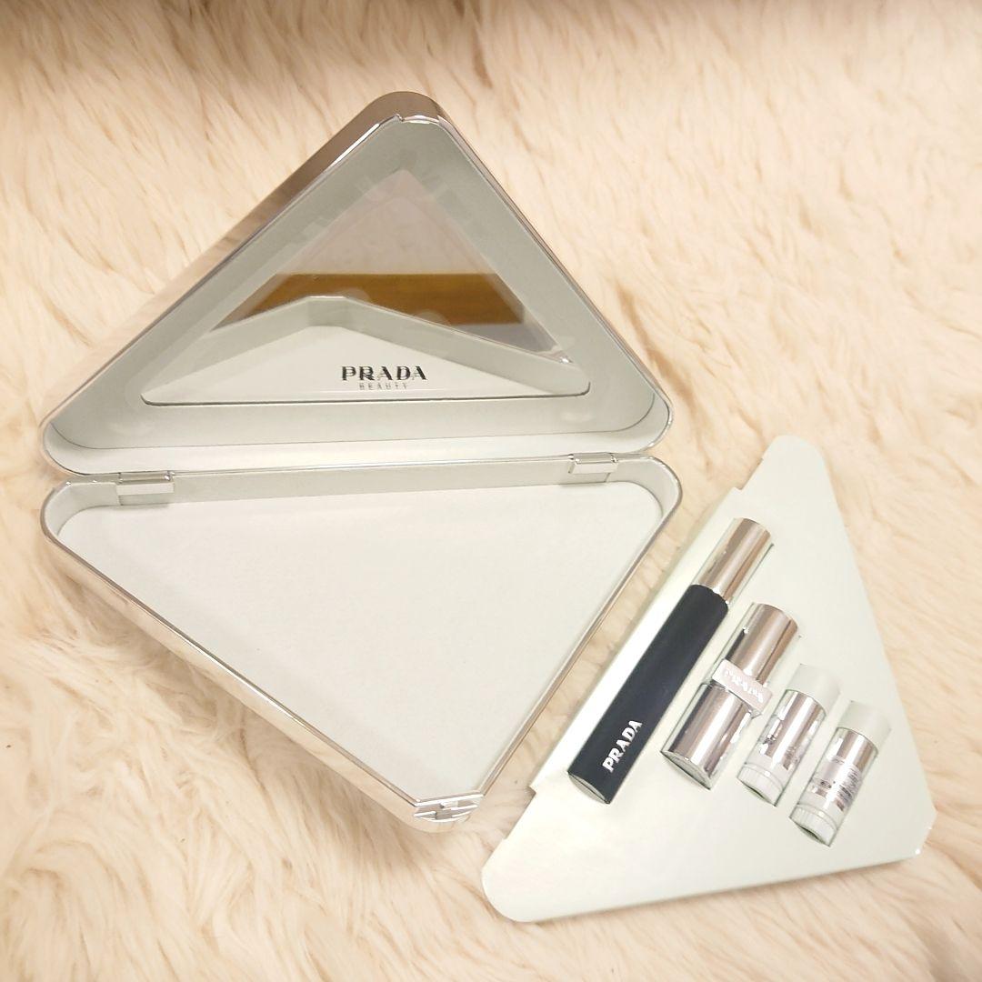 PRADA クリスマスコフレ 2025 ホリデー クラッチ