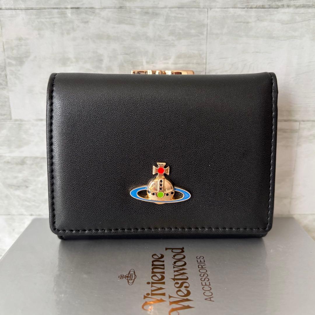ヴィヴィアンウェストウッド　オーブロゴ輝く 上質レザー　三つ折財布 黒 ヴィヴィアンウエストウッドVivienne Westwood レザーオーブ三つ折り