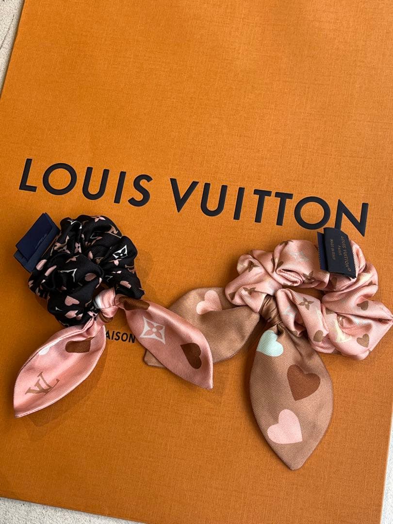 新品未使用】LOUISVUITTON シュシュ セット ゲームオン 現行モデル