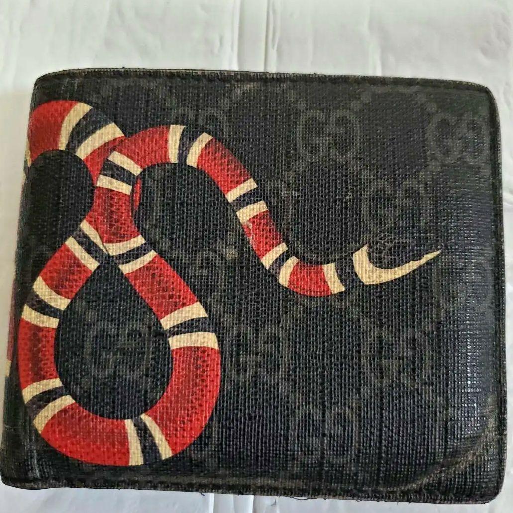 希少 GUCCI 2つ折り 財布 スネーク柄 GGスプリーム 蛇 黒 ブラック