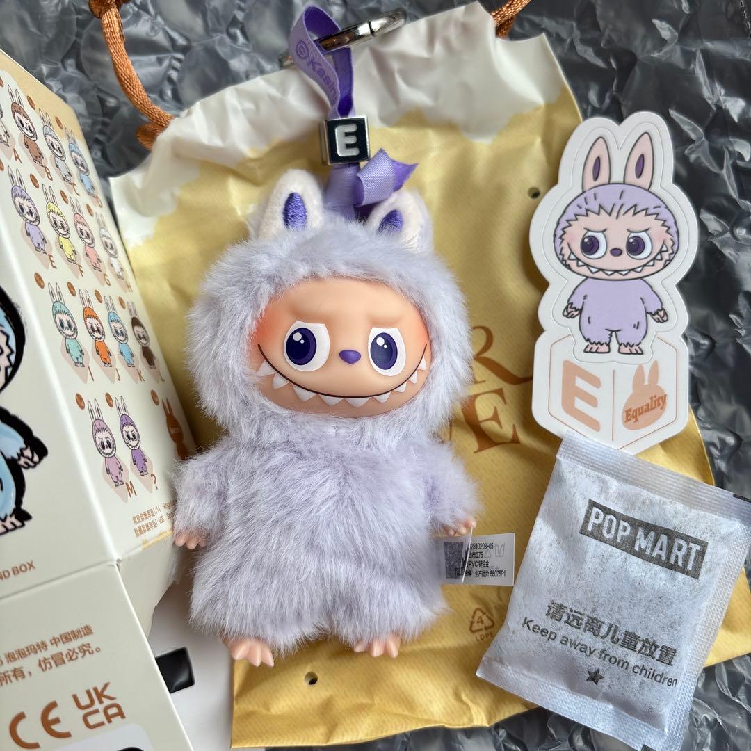 E】ラブブ PIN FOR LOVE アルファベット イニシャル - メルカリ