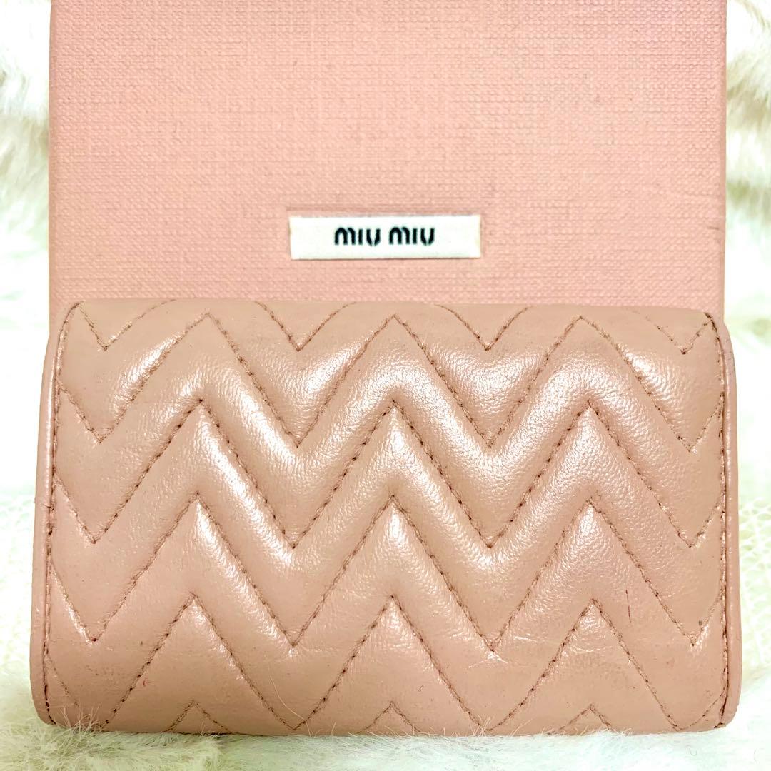 美品！miu miu ミュウミュウ キーケース ピンク系　キルティング