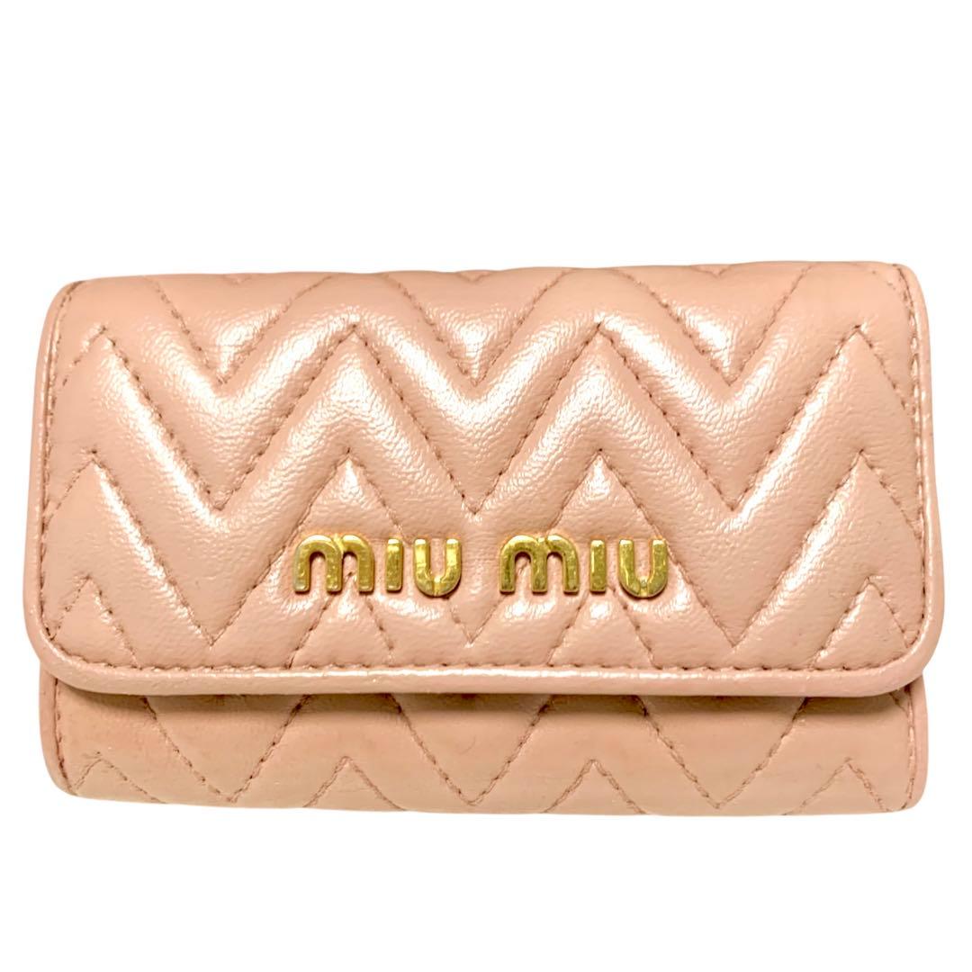 美品！miu miu ミュウミュウ キーケース ピンク系　キルティング