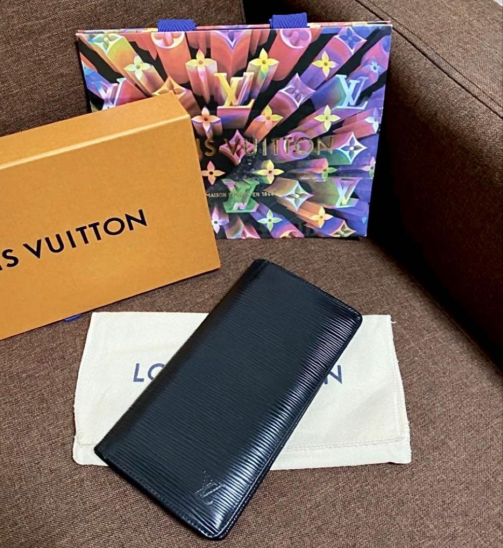 【美品】LOUIS VUITTON エピ　ポルトフォイユ・プラザ　ウォレット 国内発[Louis Vuitton] ☆新作☆ポルトフォイユ ブラザ エピ (Louis
