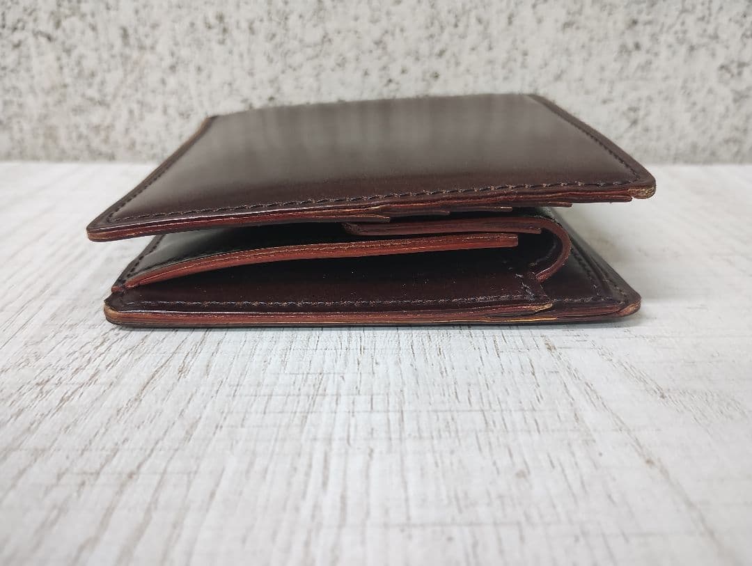 ガンゾ　コードバンルチダ　小銭入れ付き二つ折り財布