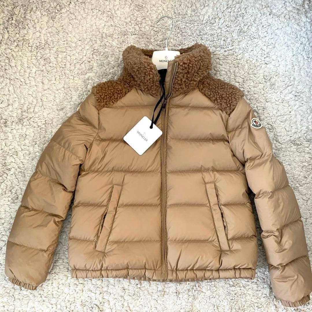 《未使用に近い》モンクレール　レディース　ダウンジャケット