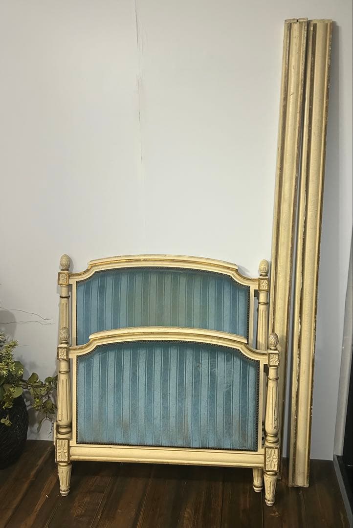 わ*ん様 【最安値】木製　シングルベッドフレーム　アンティーク　おしゃれ　ホワイ