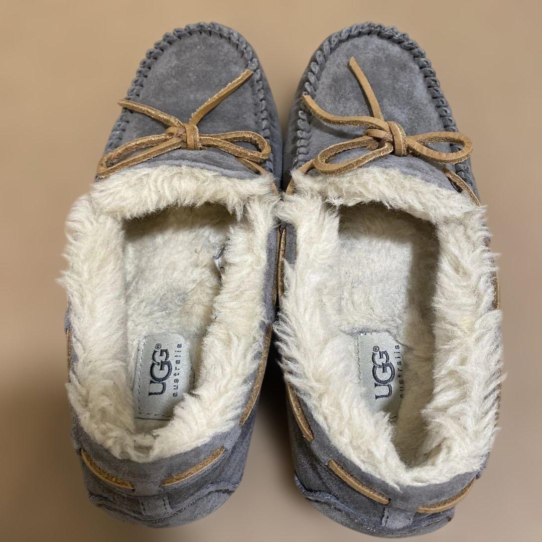 週末セール〜2/23まで】 UGG グレー リボン付きモカシン 24cm - メルカリ