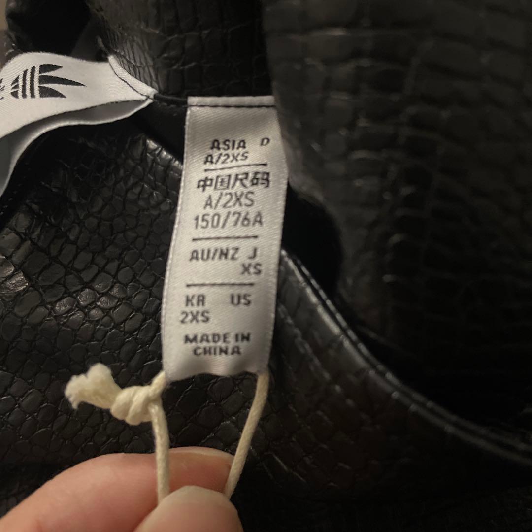 xsブラック新品adidasパイソン柄プレミアムフェイクレザートラック