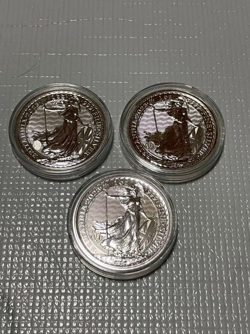 ブリタニア銀貨 1オンス 2023年 3枚セット - メルカリ