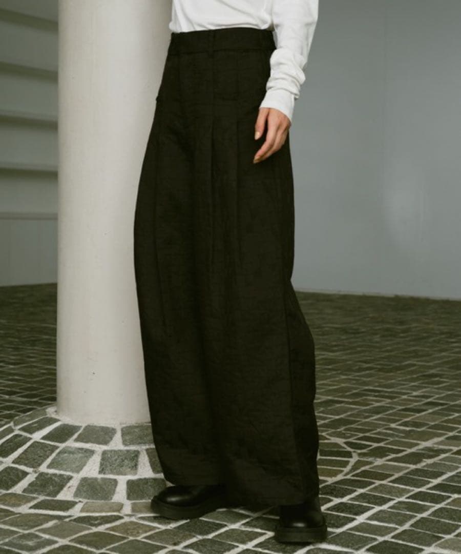 AIC. エーアイシー ジオメトリックキルトタックパンツ - メルカリ