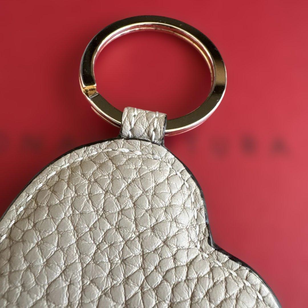 BONAVENTURA ハートキーホルダー グレージュ - メルカリ