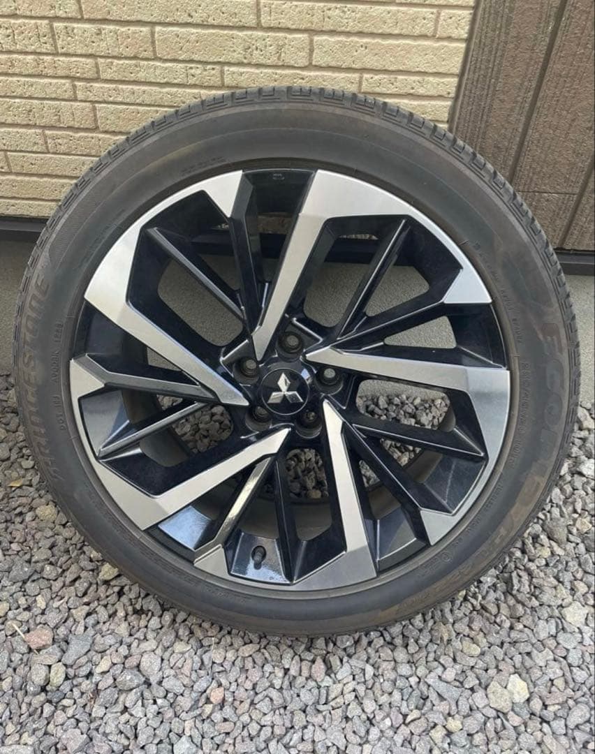 三菱アウトランダーPHEV（GN0W）純正20インチホイールとタイヤ4本