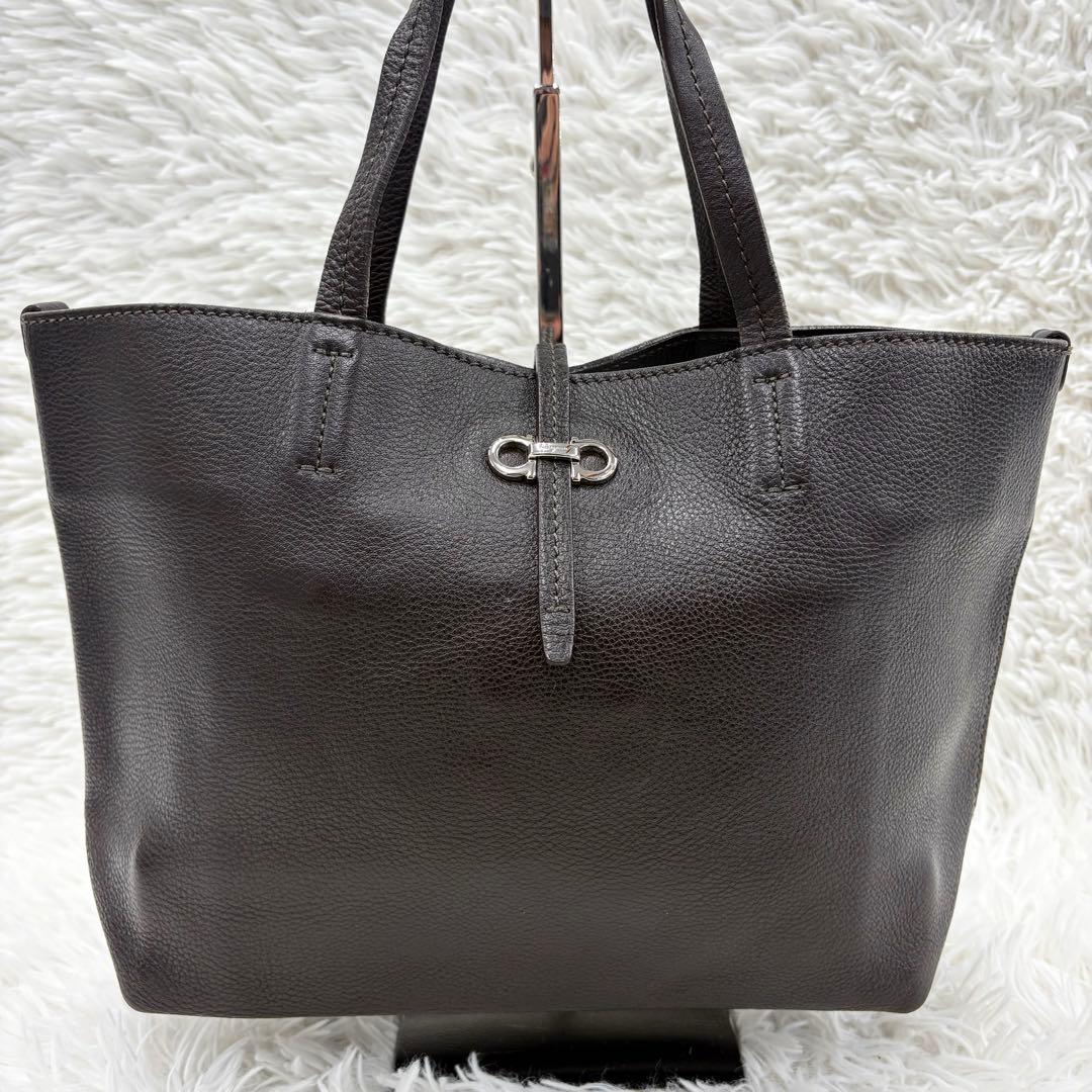 フェラガモ ダブルガンチーニ レザー トートバッグ ダークブラウン